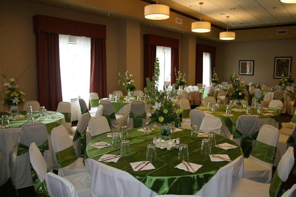 Hampton Inn & Suites Mission Restoran foto
