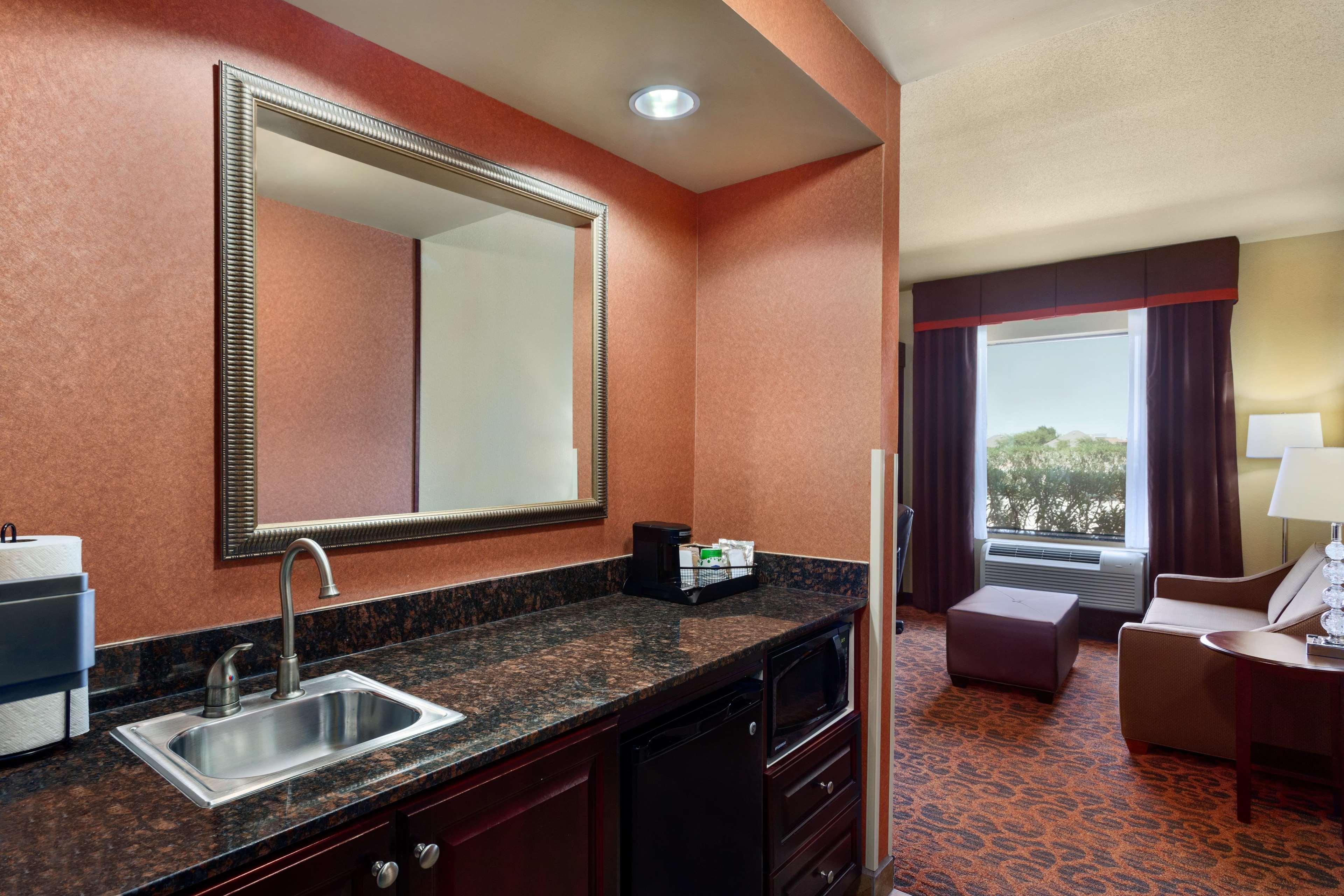 Hampton Inn & Suites Mission Bagian luar foto