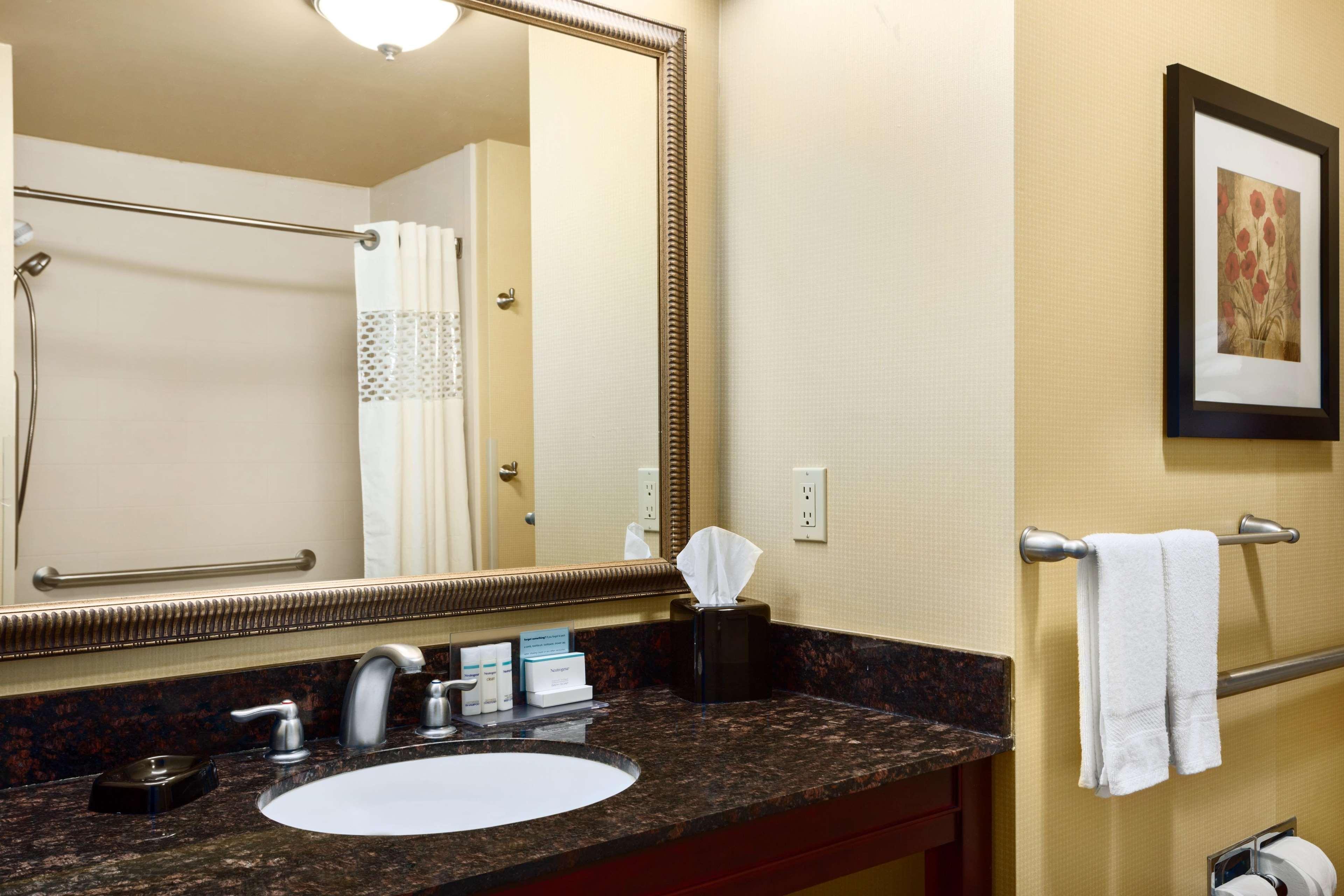 Hampton Inn & Suites Mission Bagian luar foto