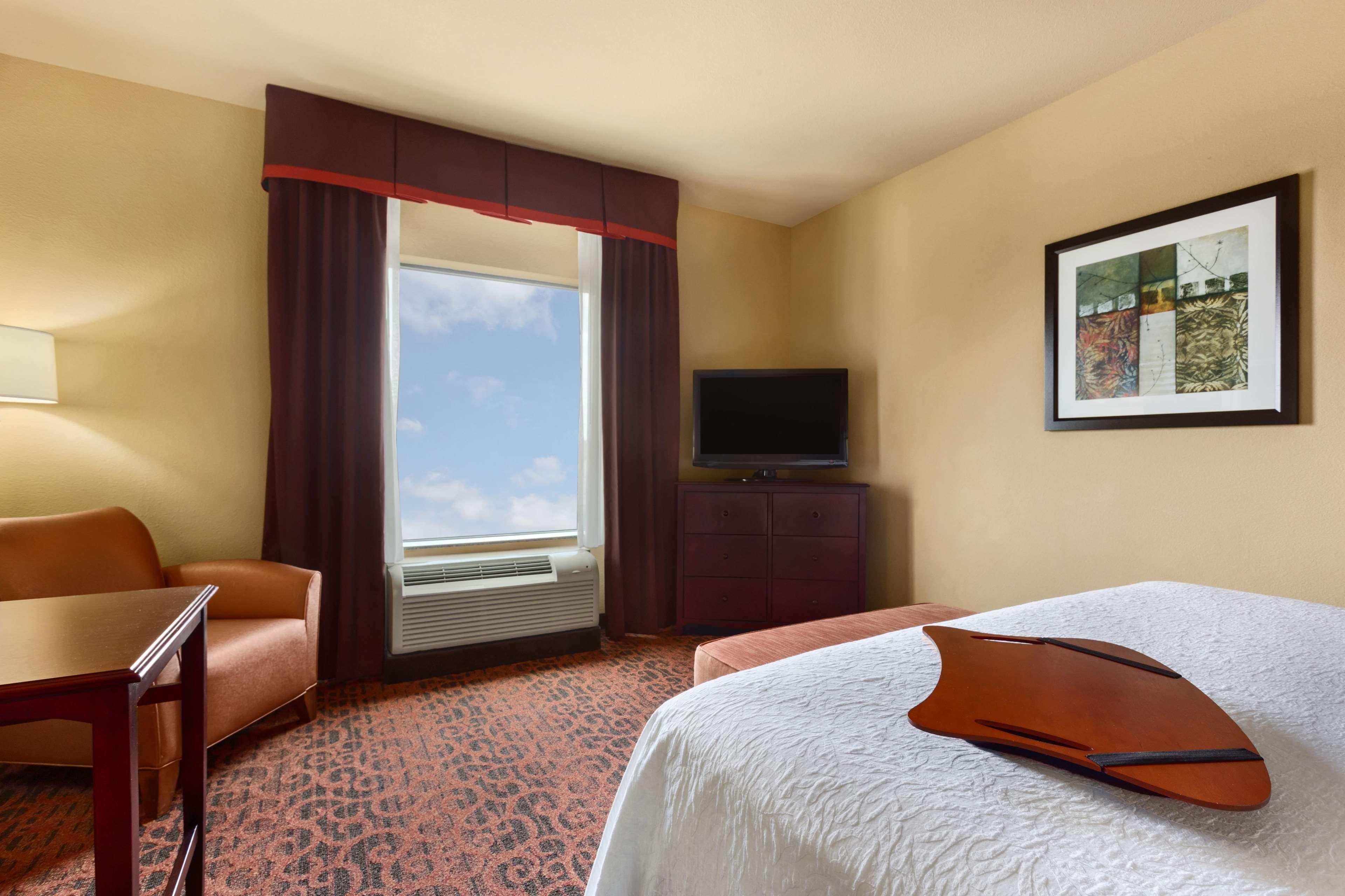 Hampton Inn & Suites Mission Bagian luar foto
