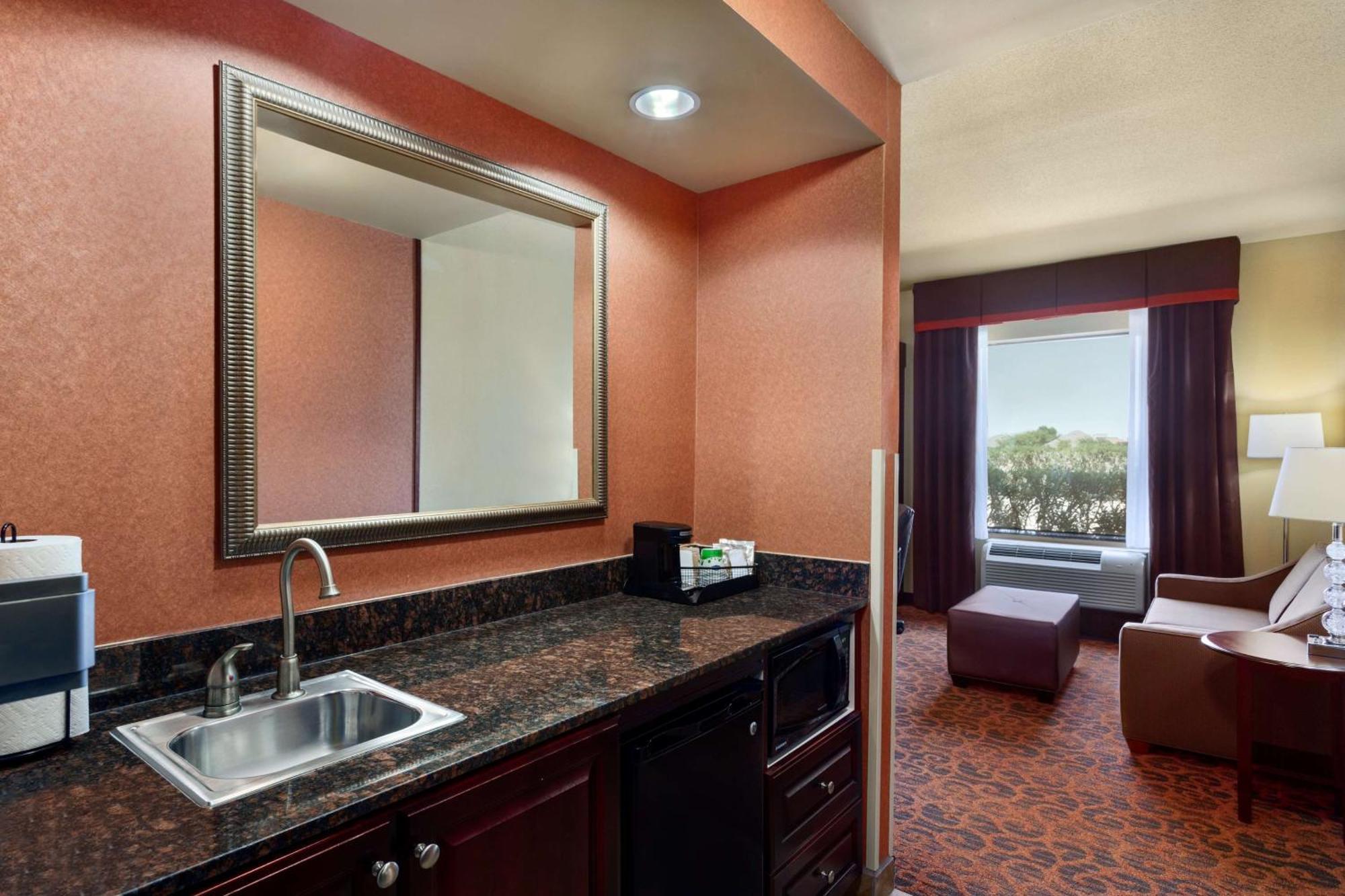 Hampton Inn & Suites Mission Bagian luar foto