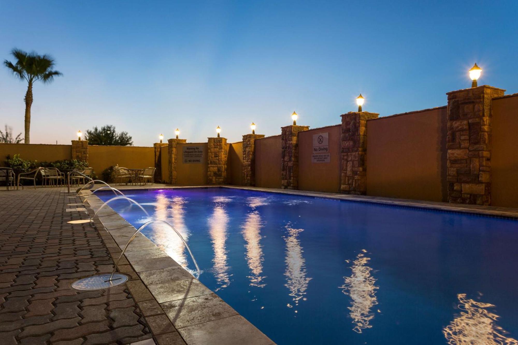 Hampton Inn & Suites Mission Bagian luar foto