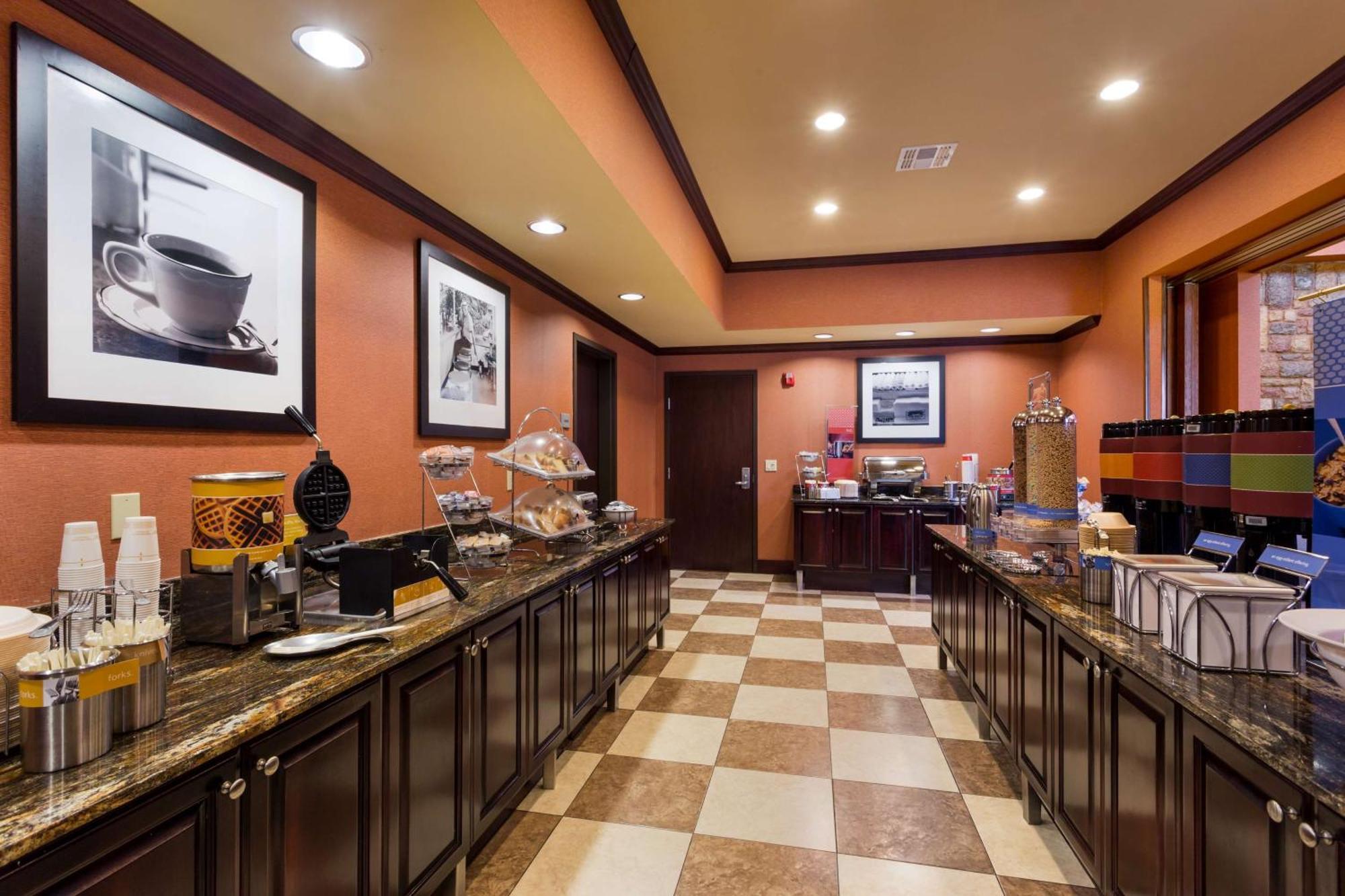 Hampton Inn & Suites Mission Bagian luar foto